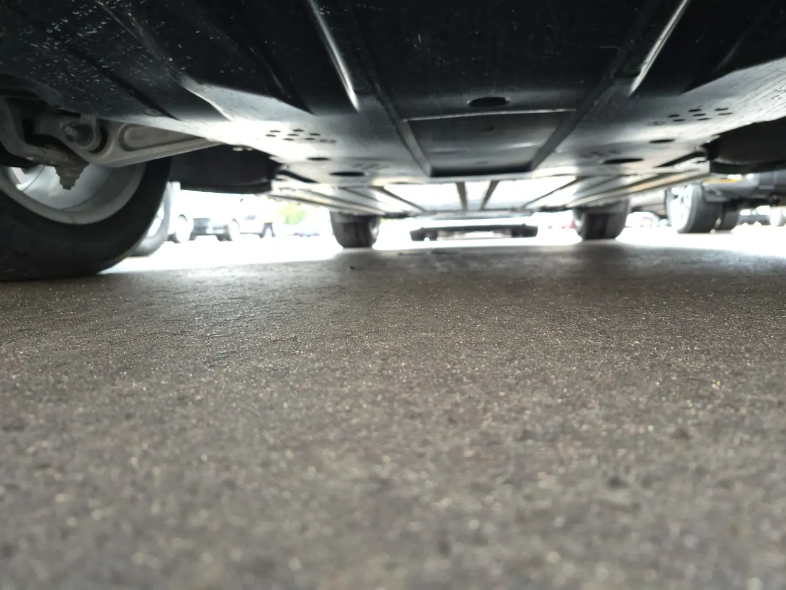 Undercarriage - Front Photo