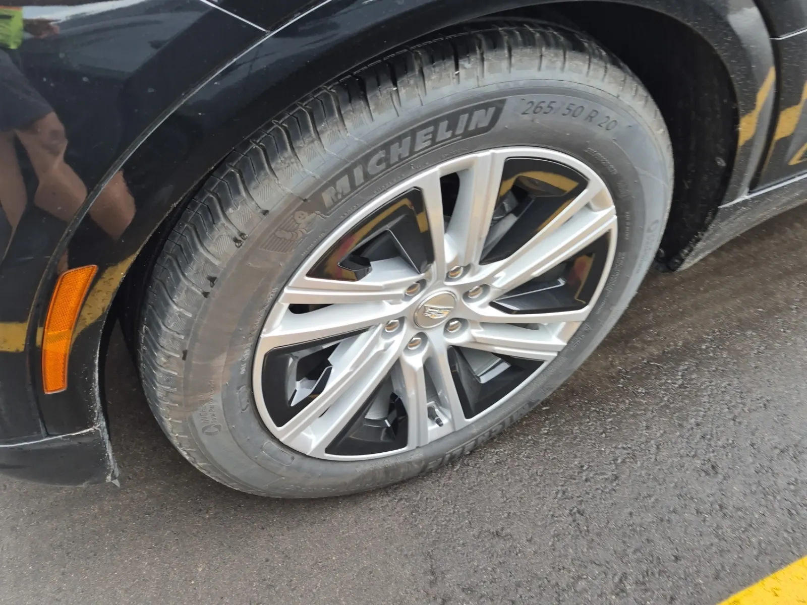 Front driver wheel/tire photo