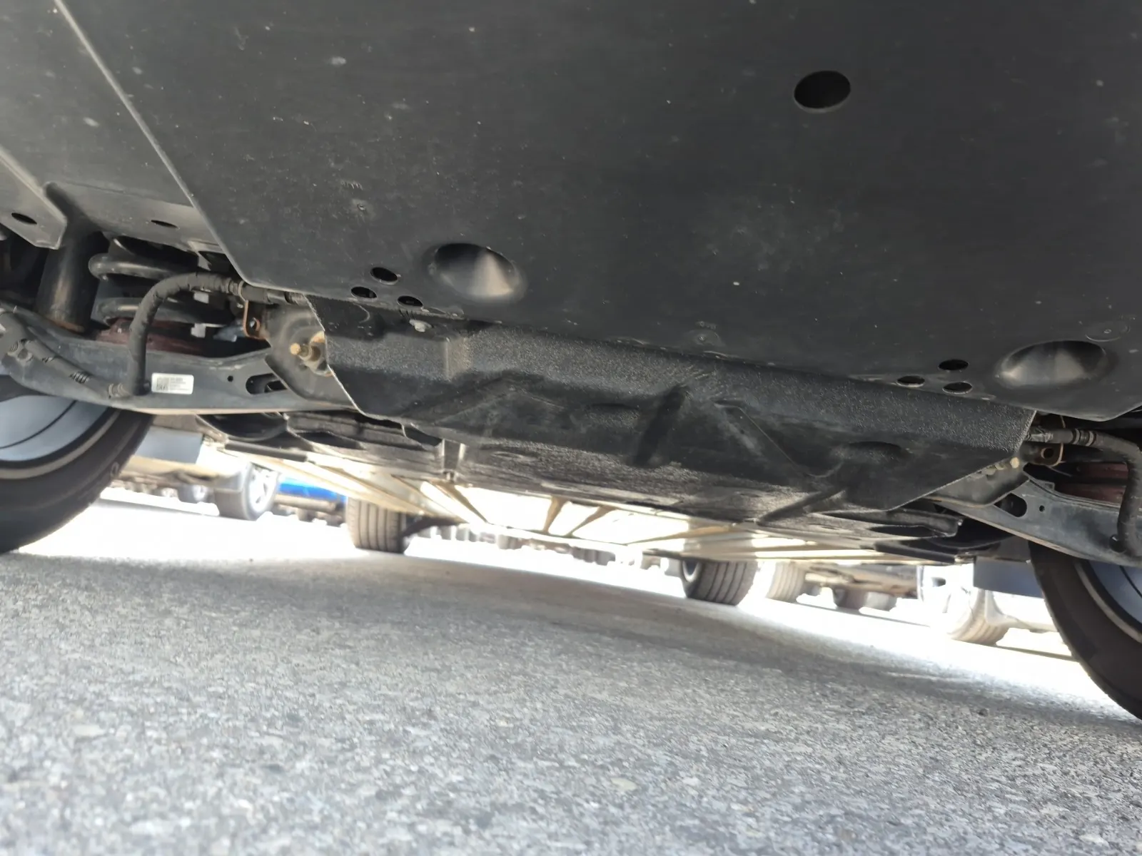 Undercarriage - Rear Photo