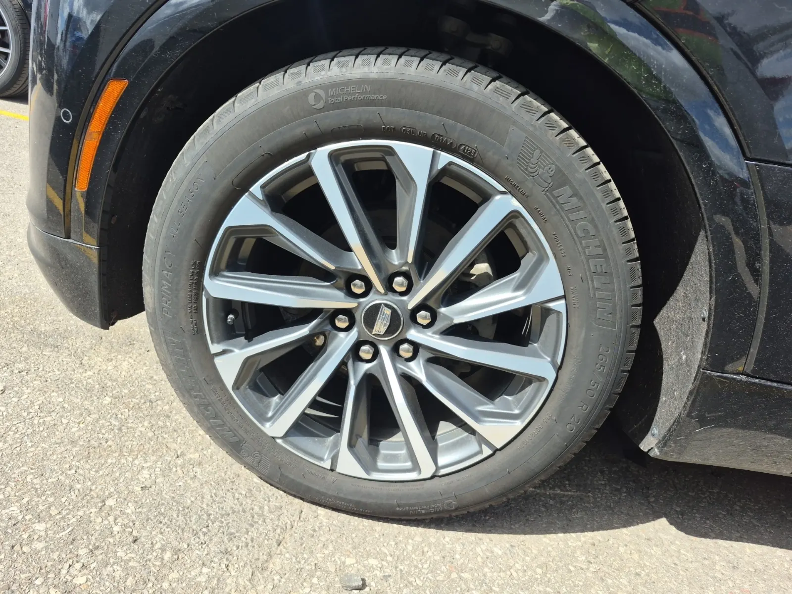 Front driver wheel/tire photo