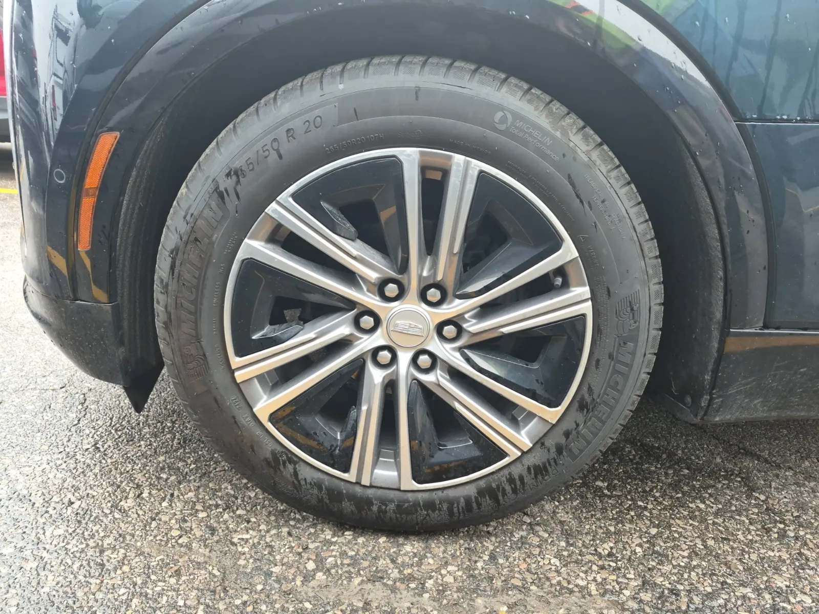 Front driver wheel/tire photo