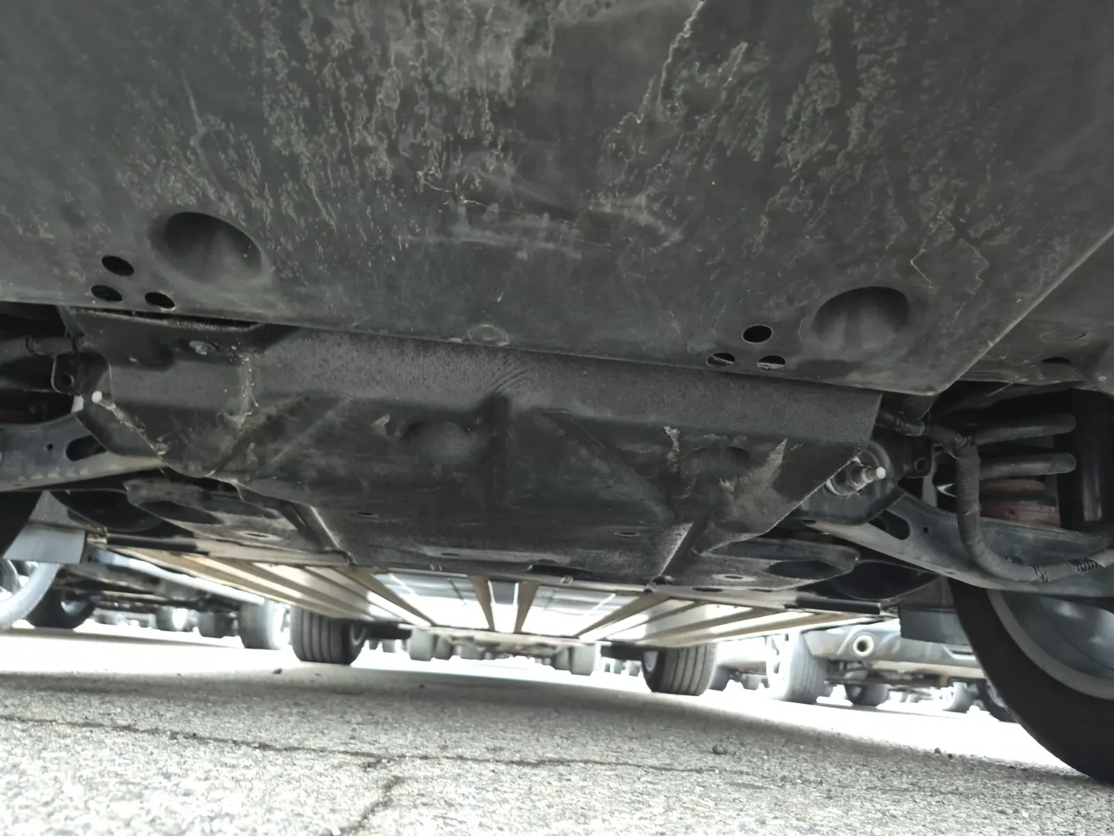 Undercarriage - Rear Photo