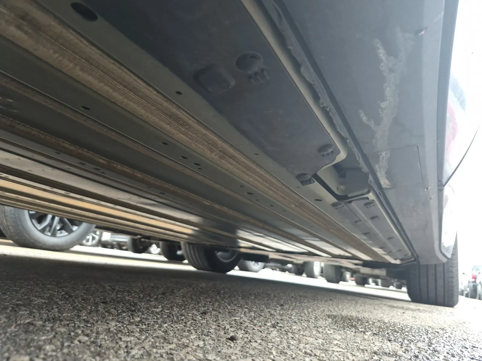 Undercarriage - Passenger Photo