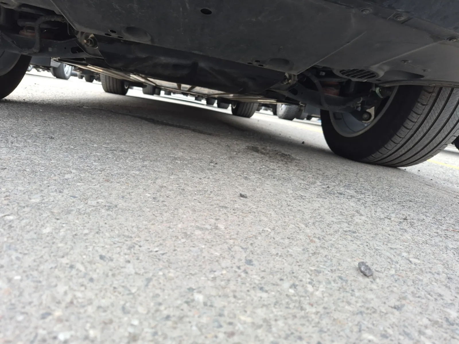Undercarriage - Rear Photo