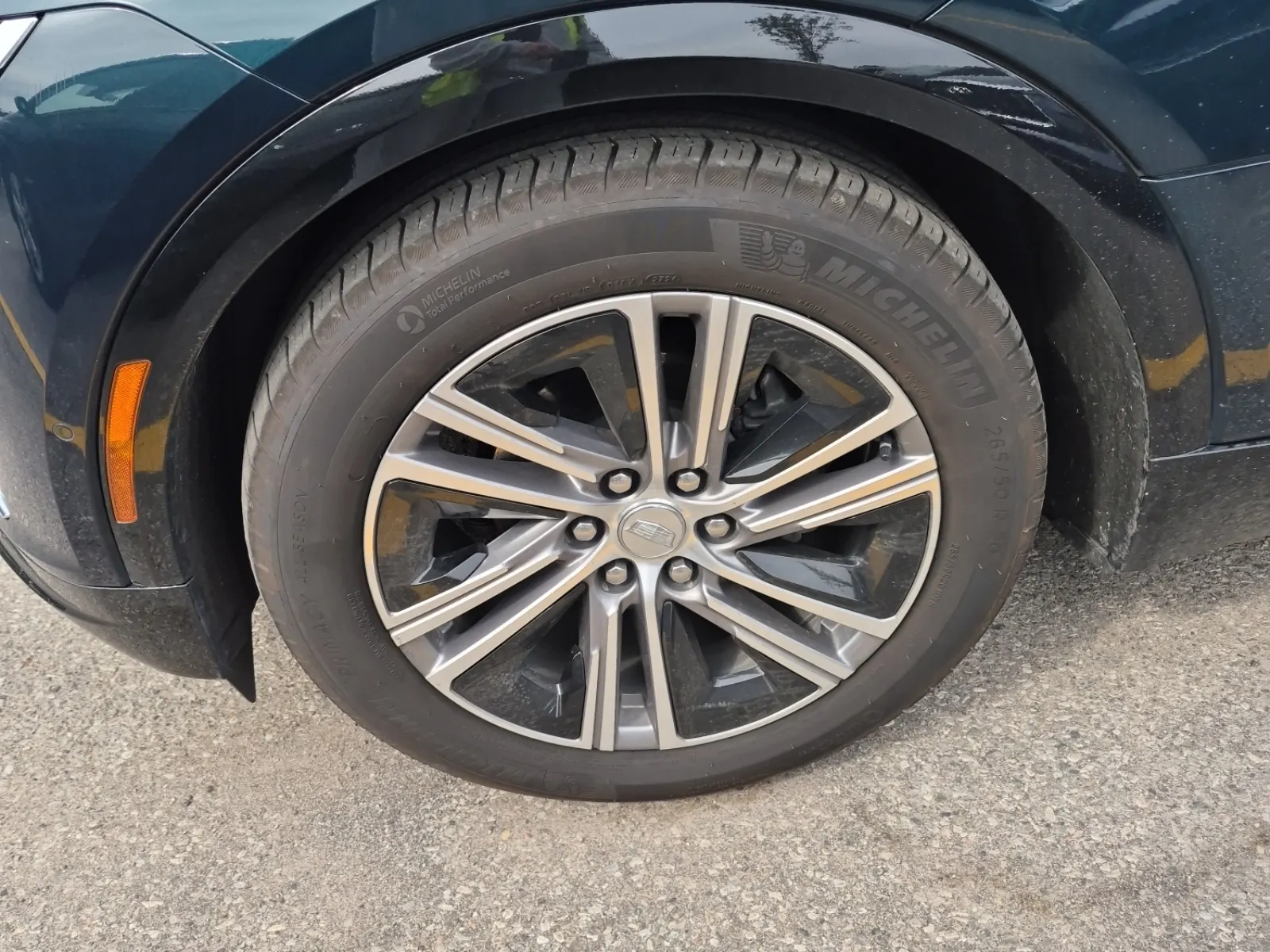Front driver wheel/tire photo