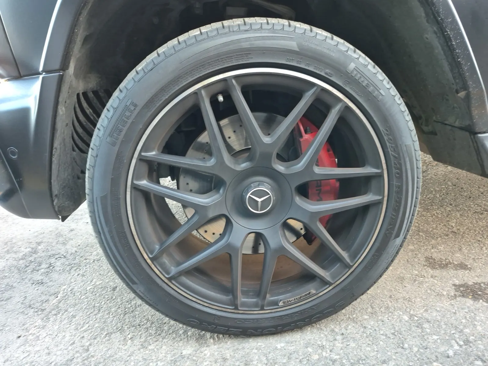 Front driver wheel/tire photo