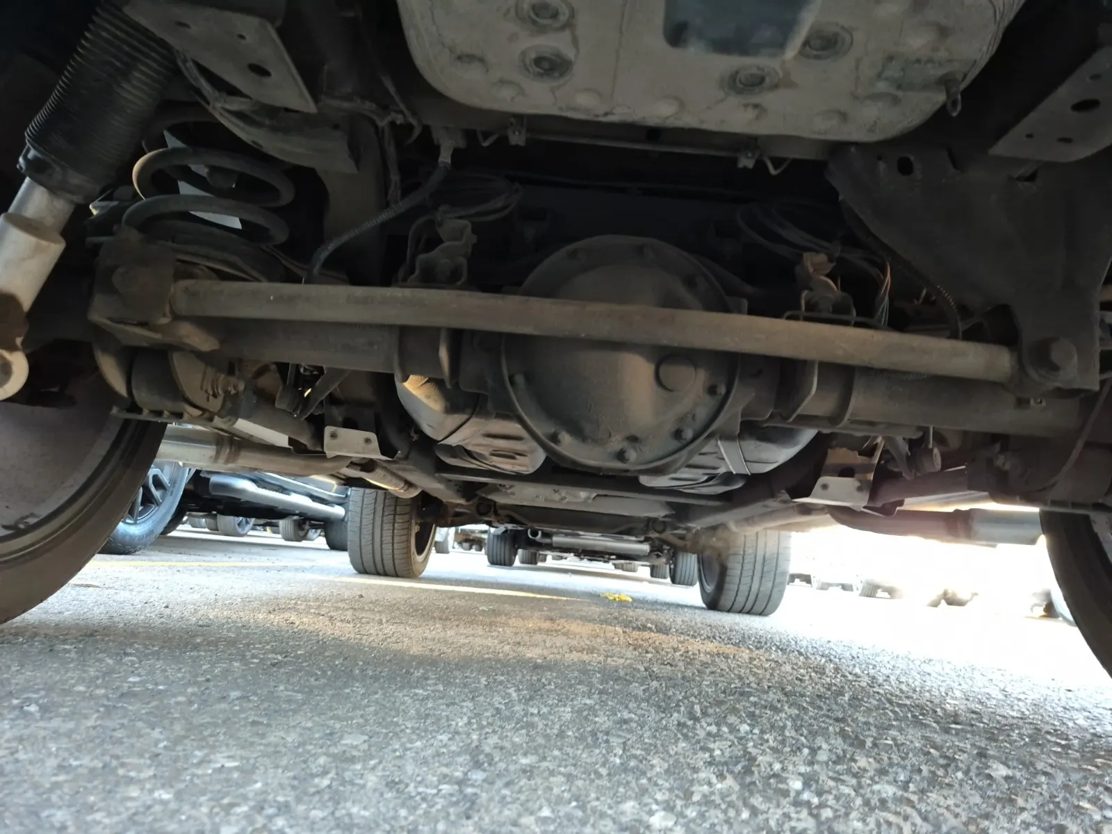 Undercarriage - Rear Photo