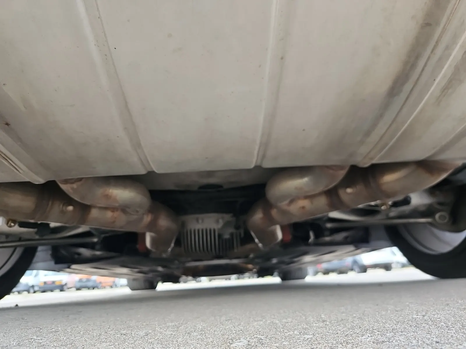 Undercarriage - Rear Photo