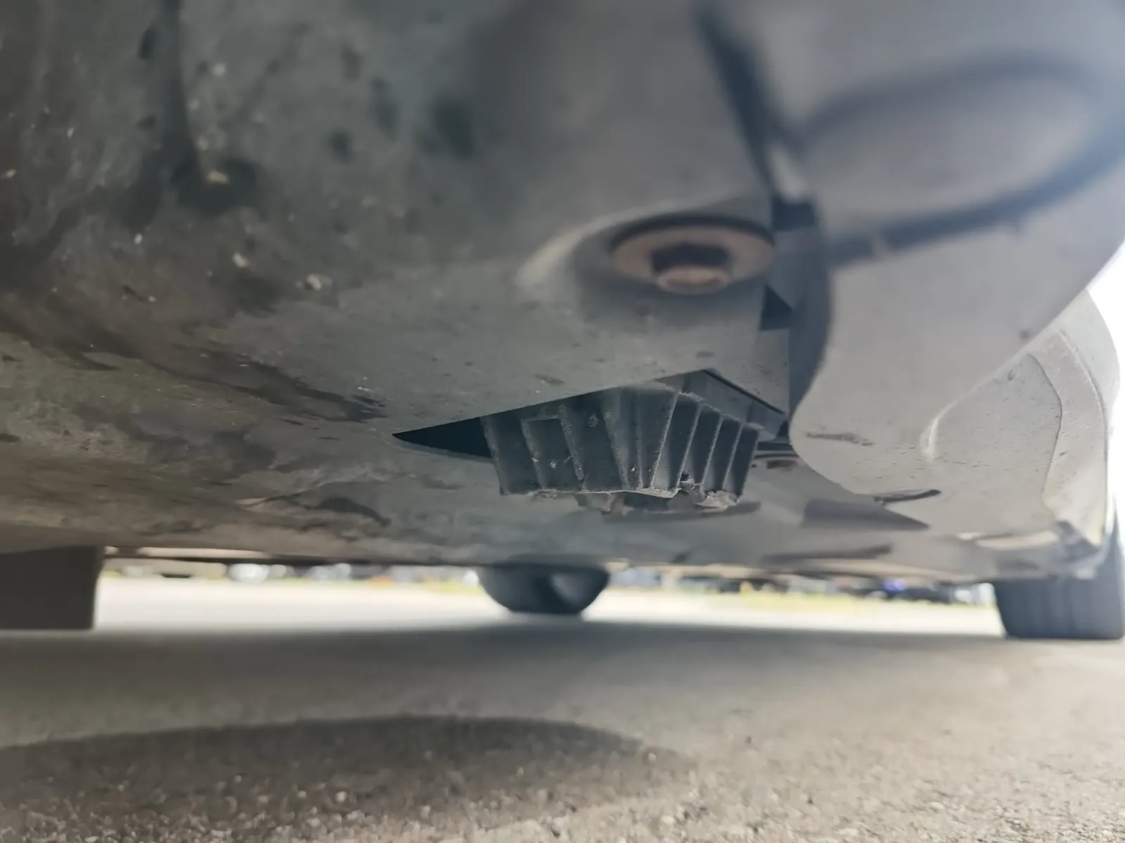 Undercarriage - Driver Photo