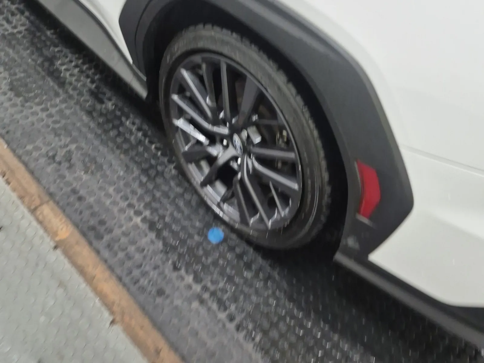 Left Rear Wheel/Tire Photo