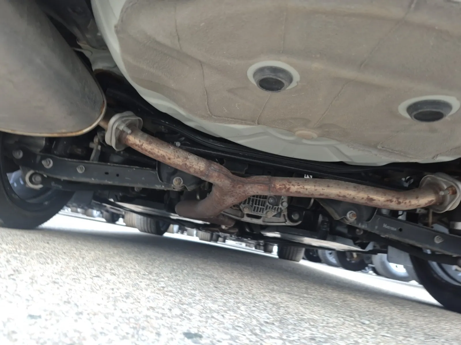 Undercarriage - Rear Photo
