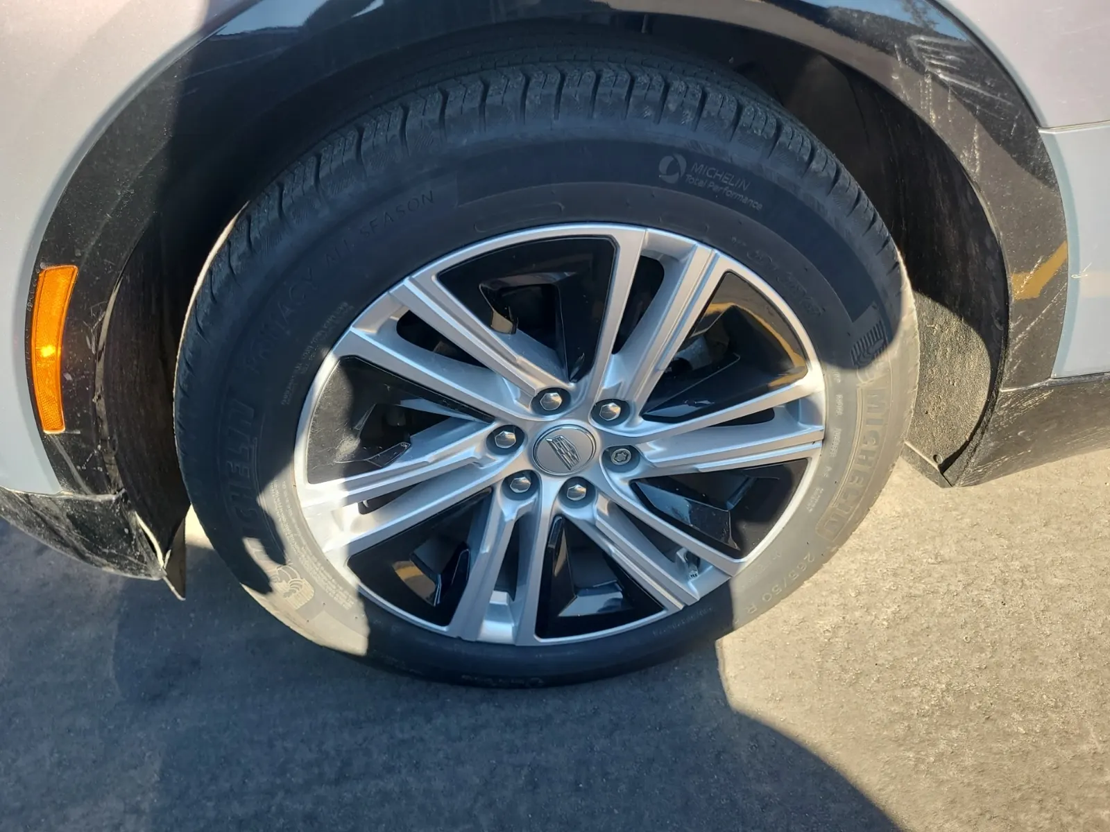 Front driver wheel/tire photo