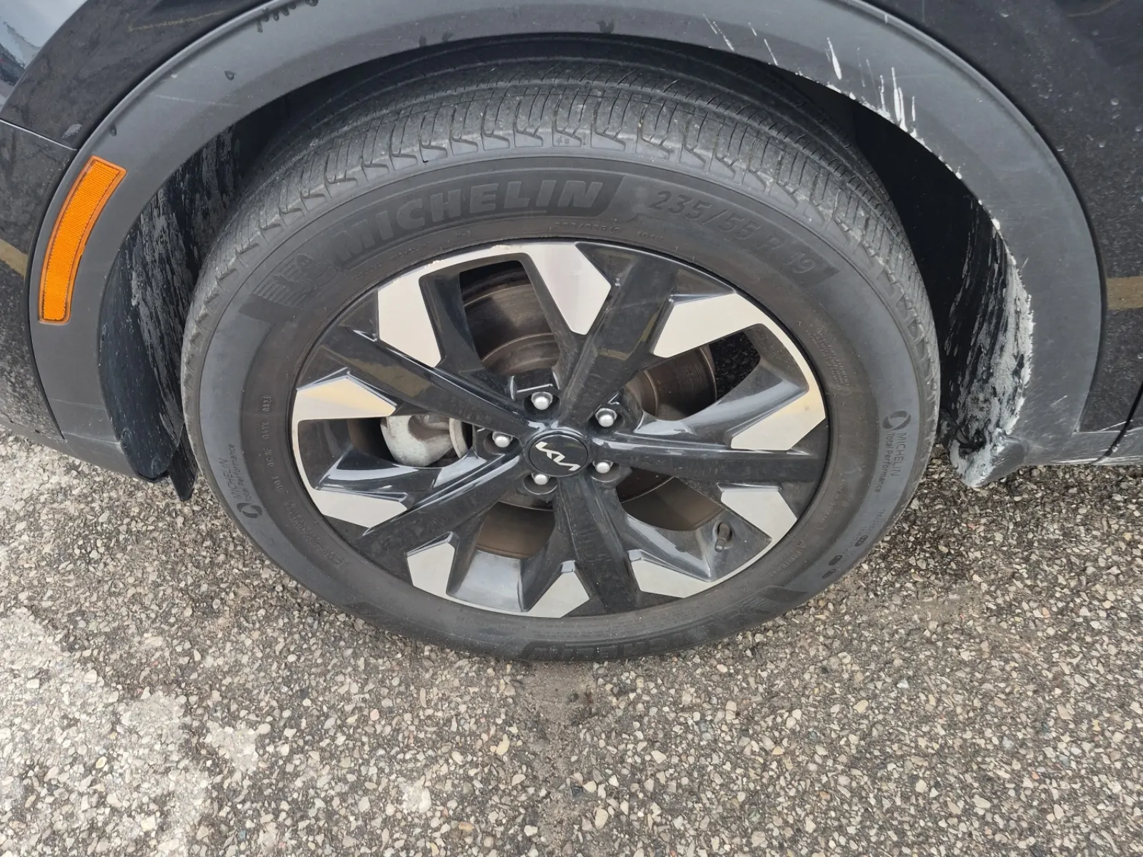 Front driver wheel/tire photo