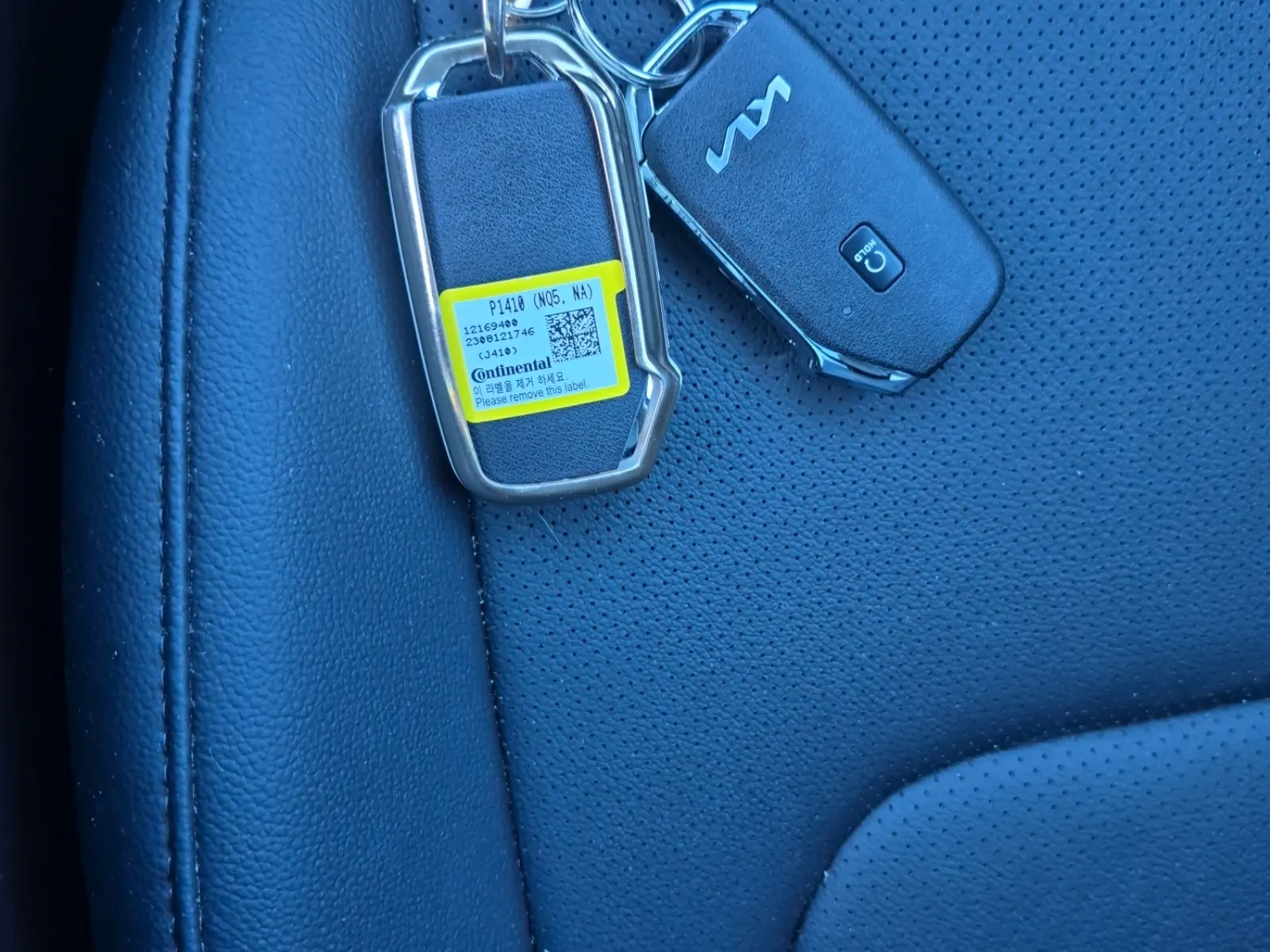 Keys/Fobs/Manual Photo