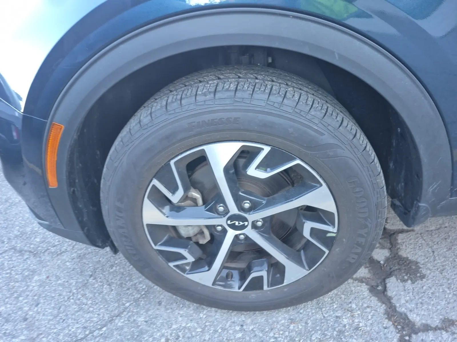 Front driver wheel/tire photo