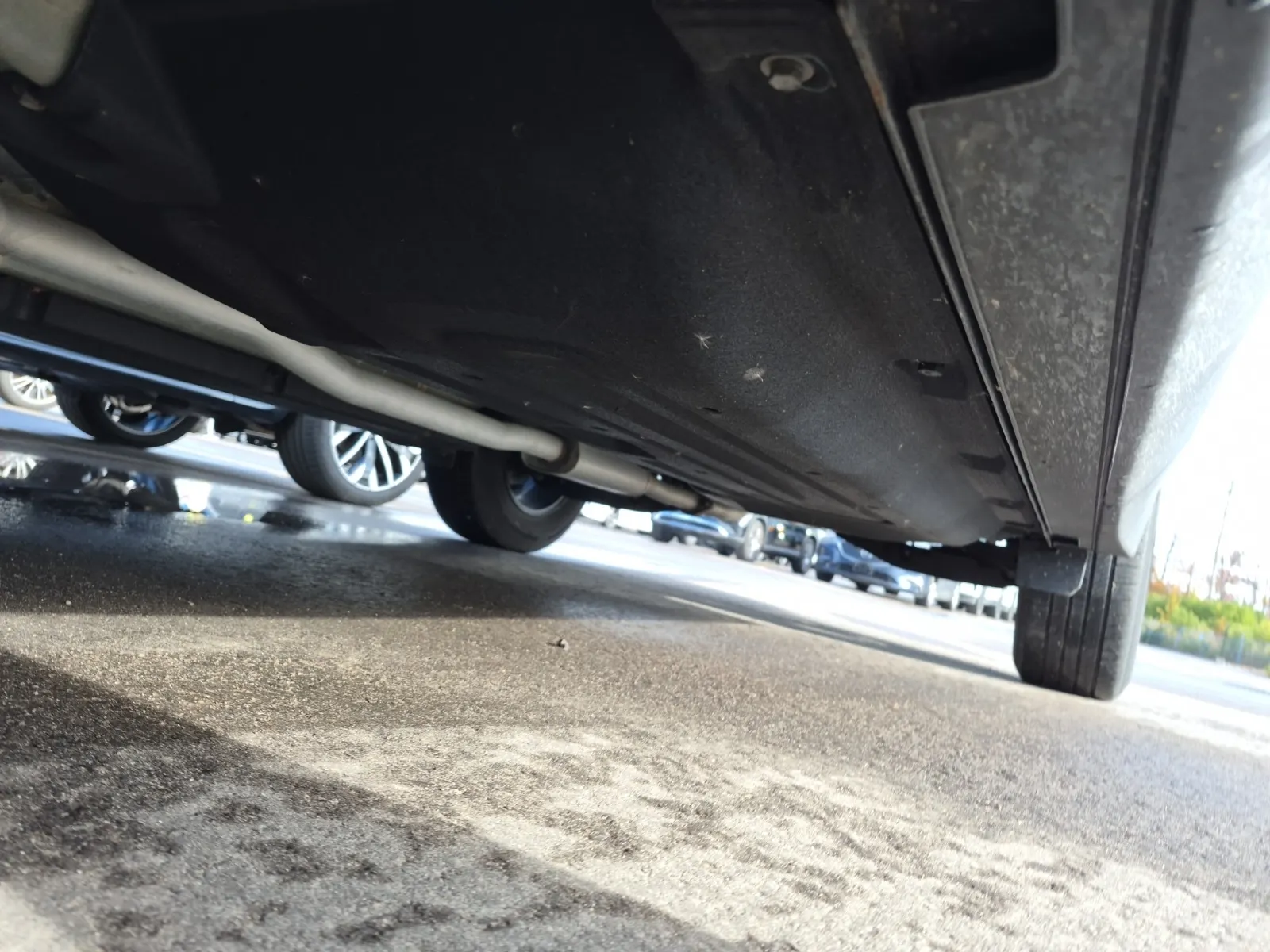 Undercarriage - Driver Photo