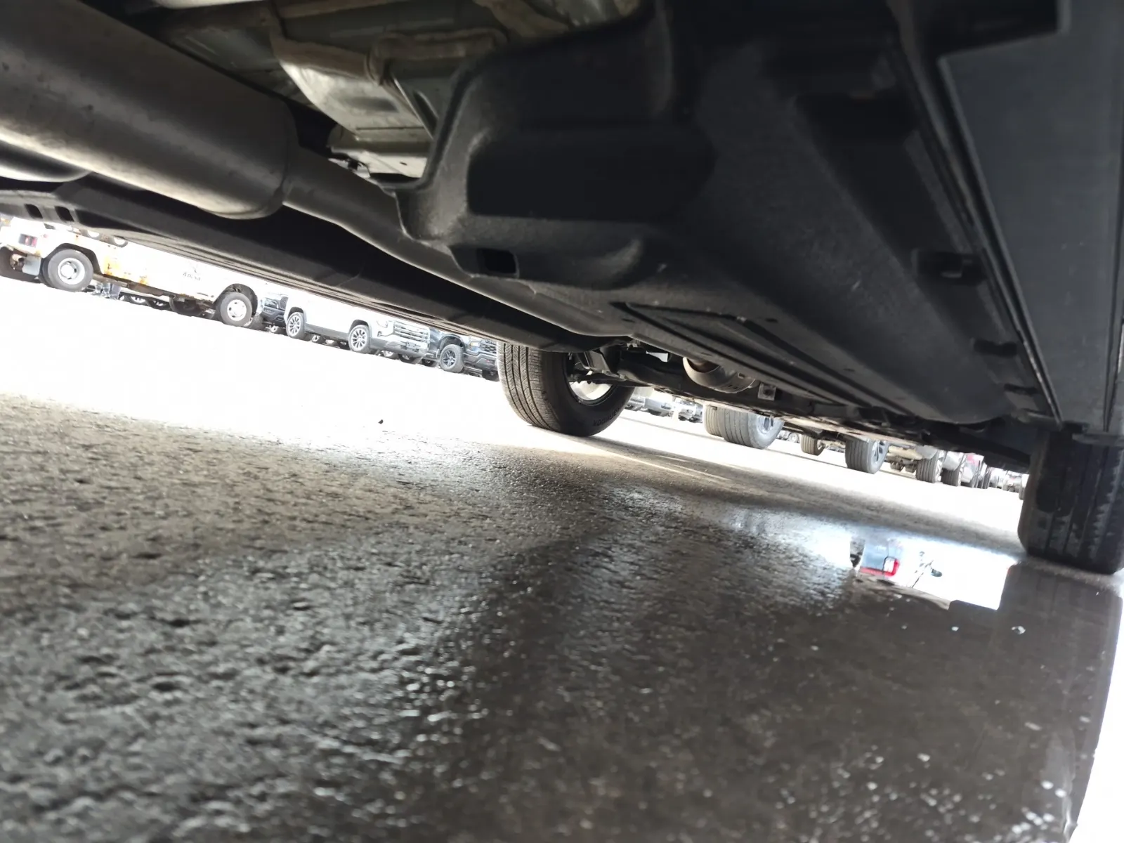 Undercarriage - Passenger Photo