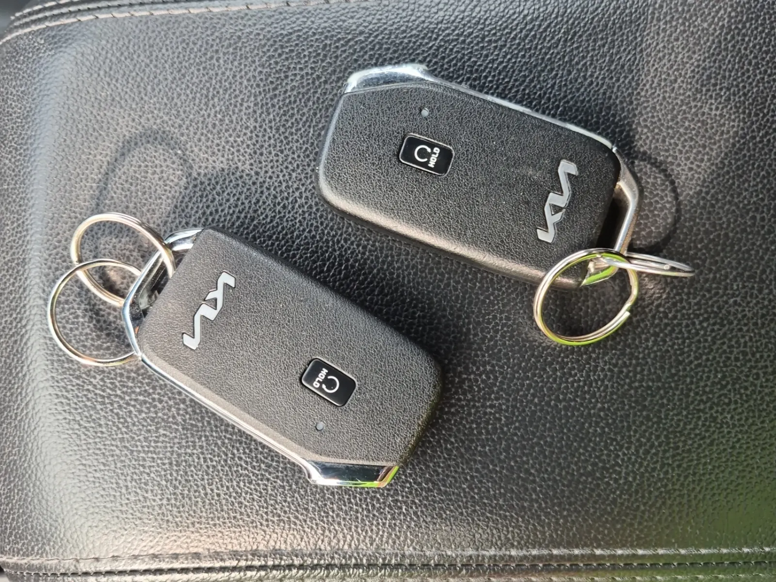 Keys/Fobs/Manual Photo