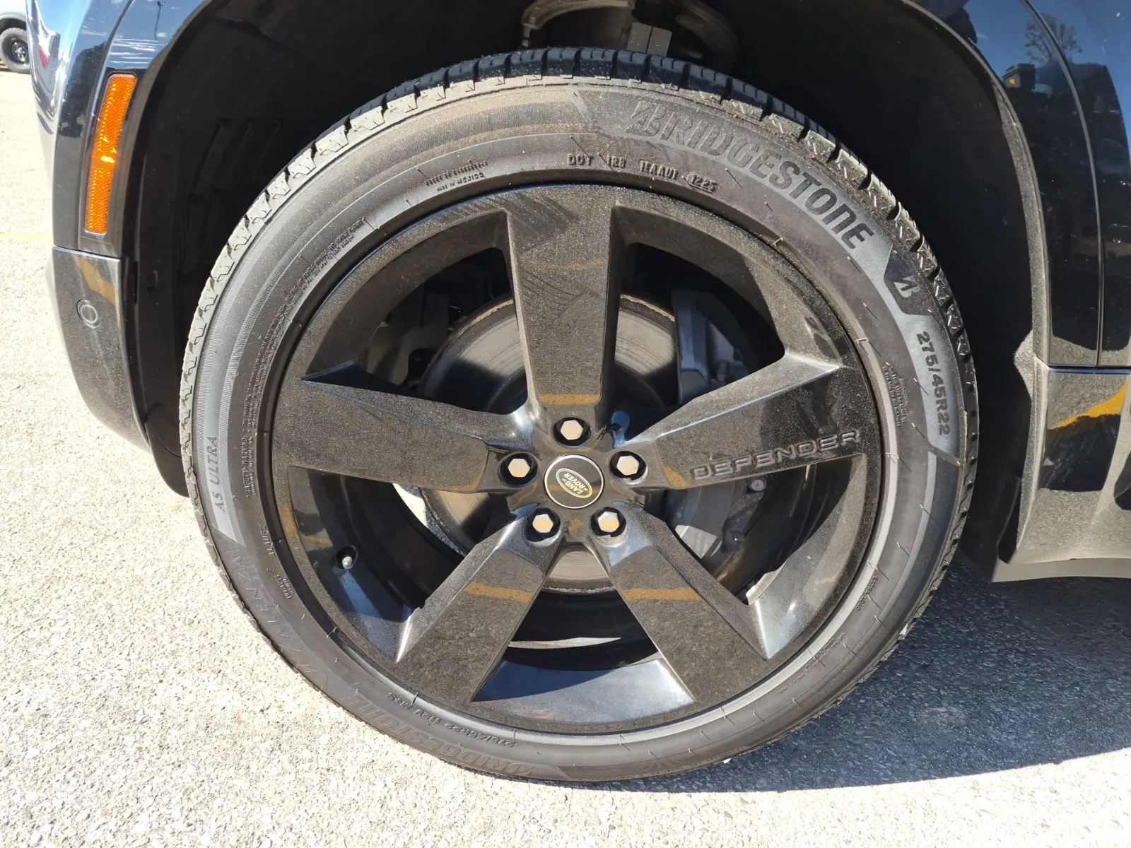 Front driver wheel/tire photo