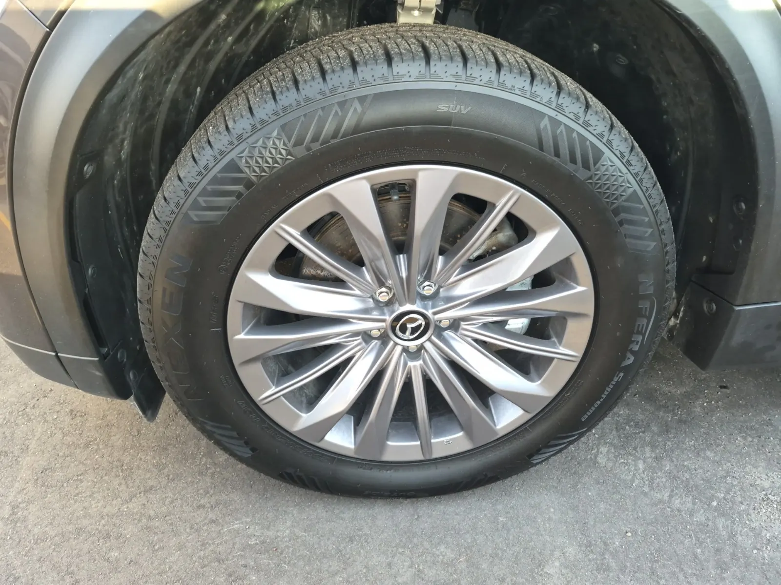 Front driver wheel/tire photo