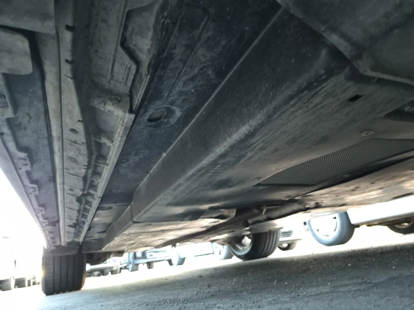 Undercarriage - Passenger Photo