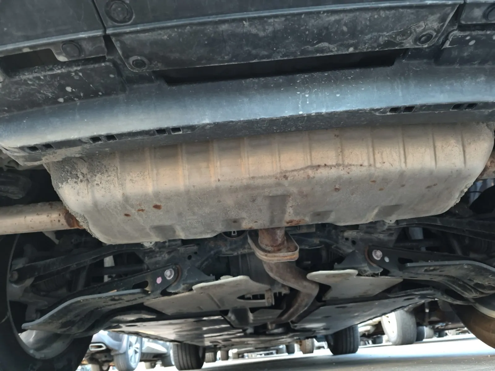 Undercarriage - Rear Photo