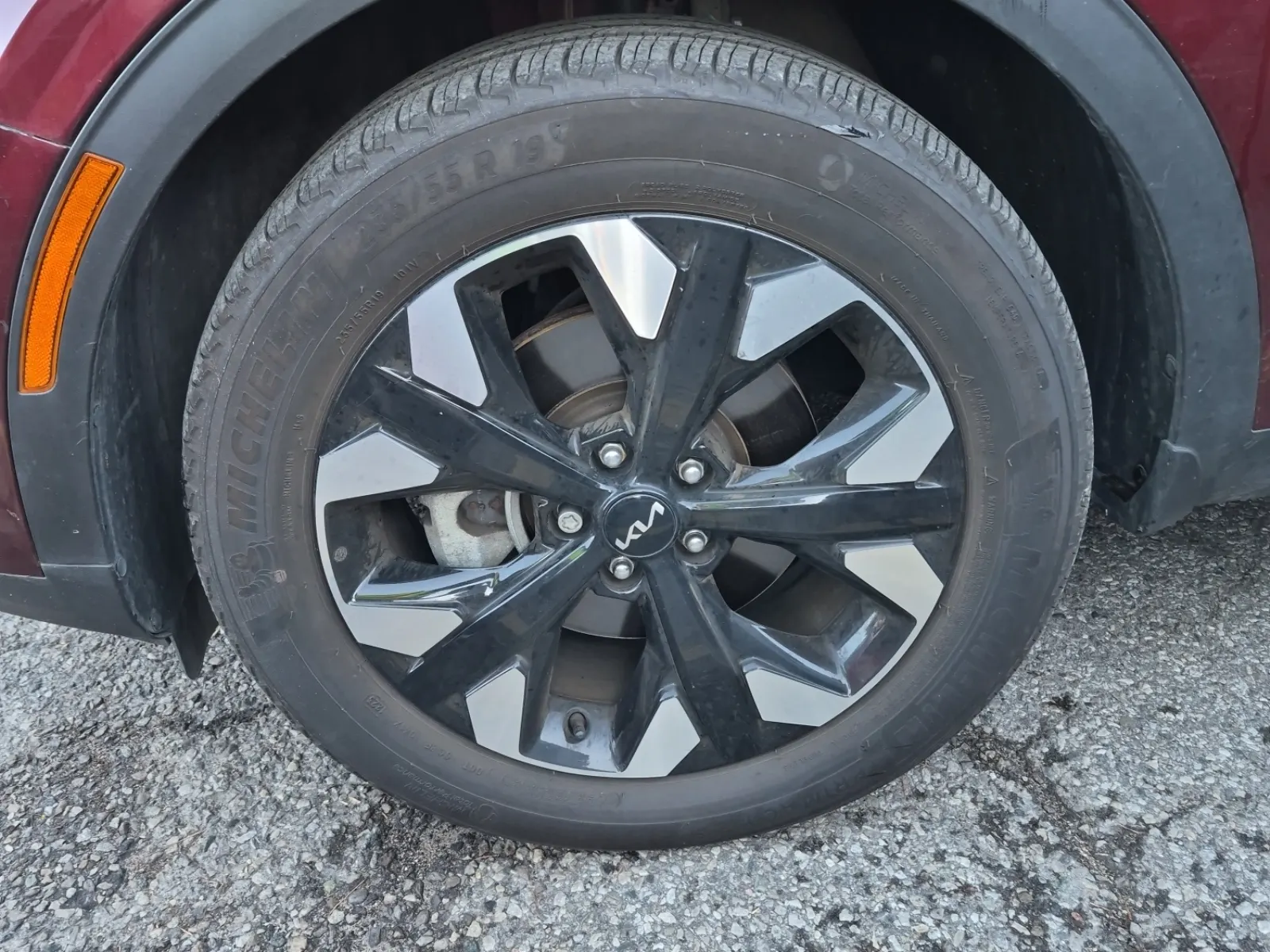 Front driver wheel/tire photo
