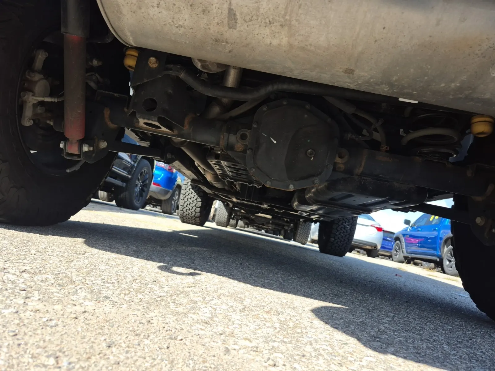 Undercarriage - Rear Photo