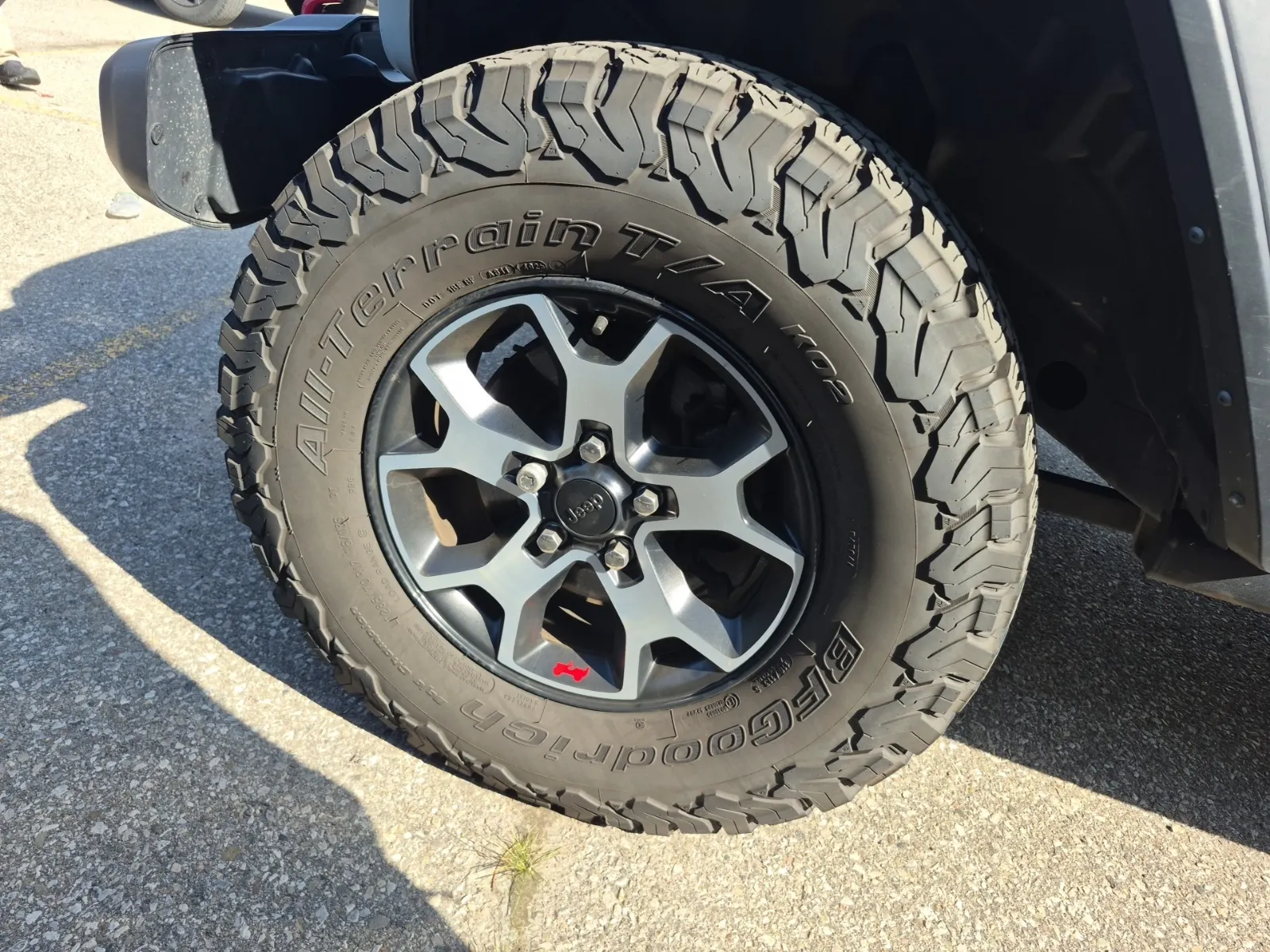 Front driver wheel/tire photo