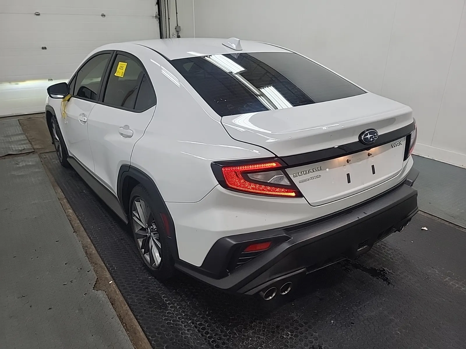 Driver Rear 3/4 Photo