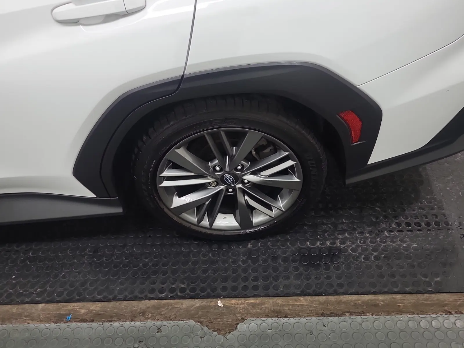Left Rear Wheel/Tire Photo