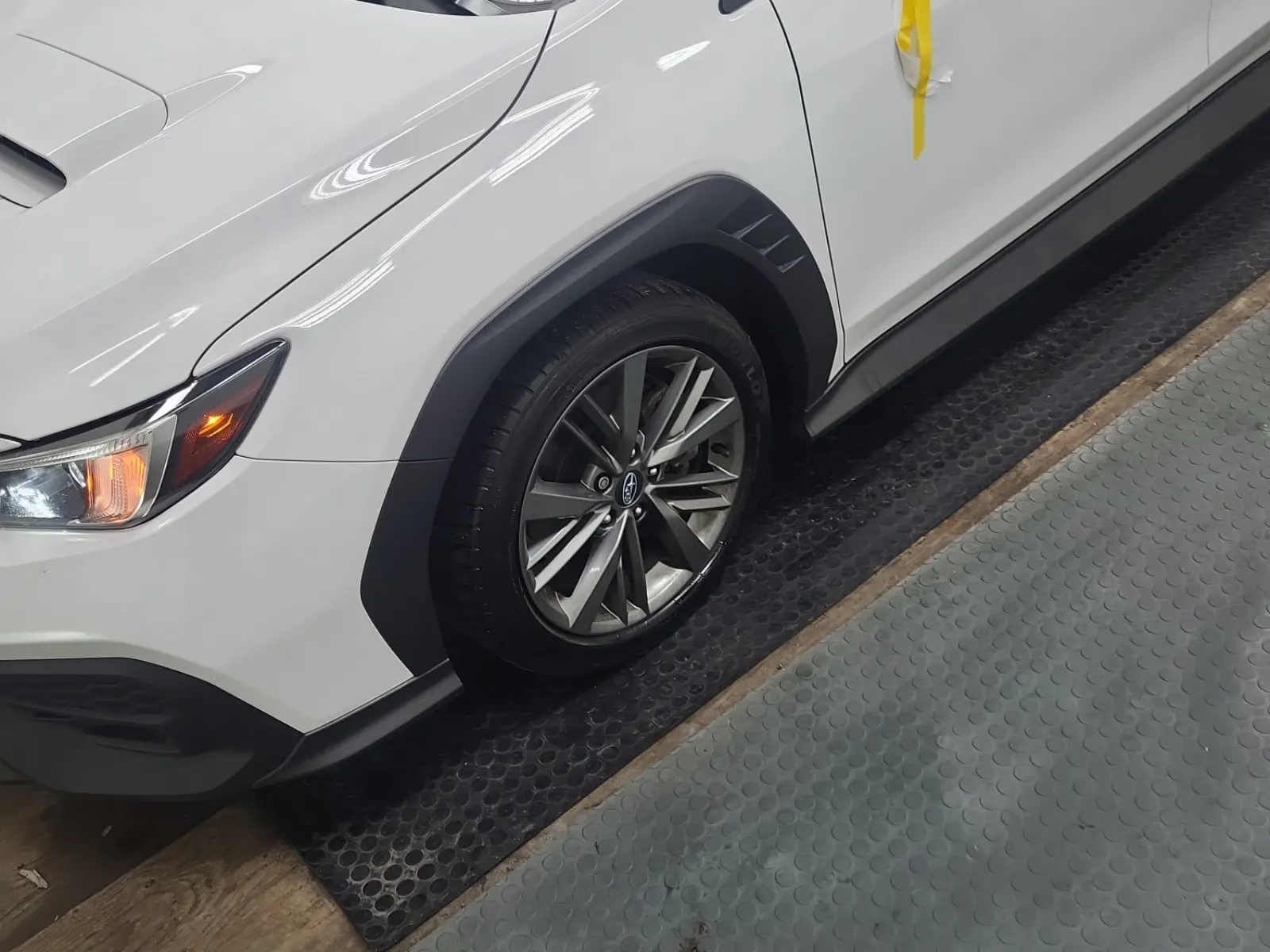 Front driver wheel/tire photo