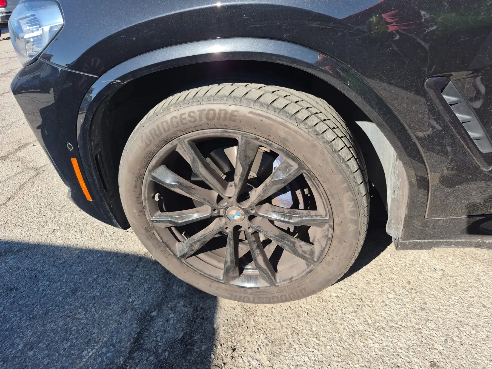 Front driver wheel/tire photo
