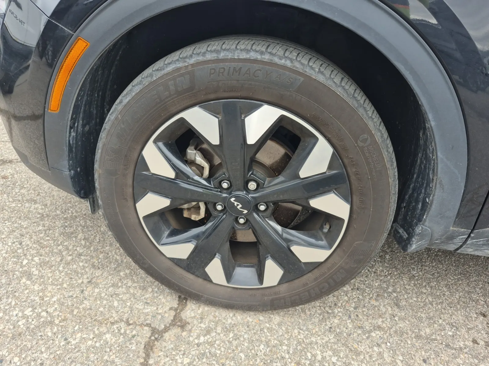 Front driver wheel/tire photo