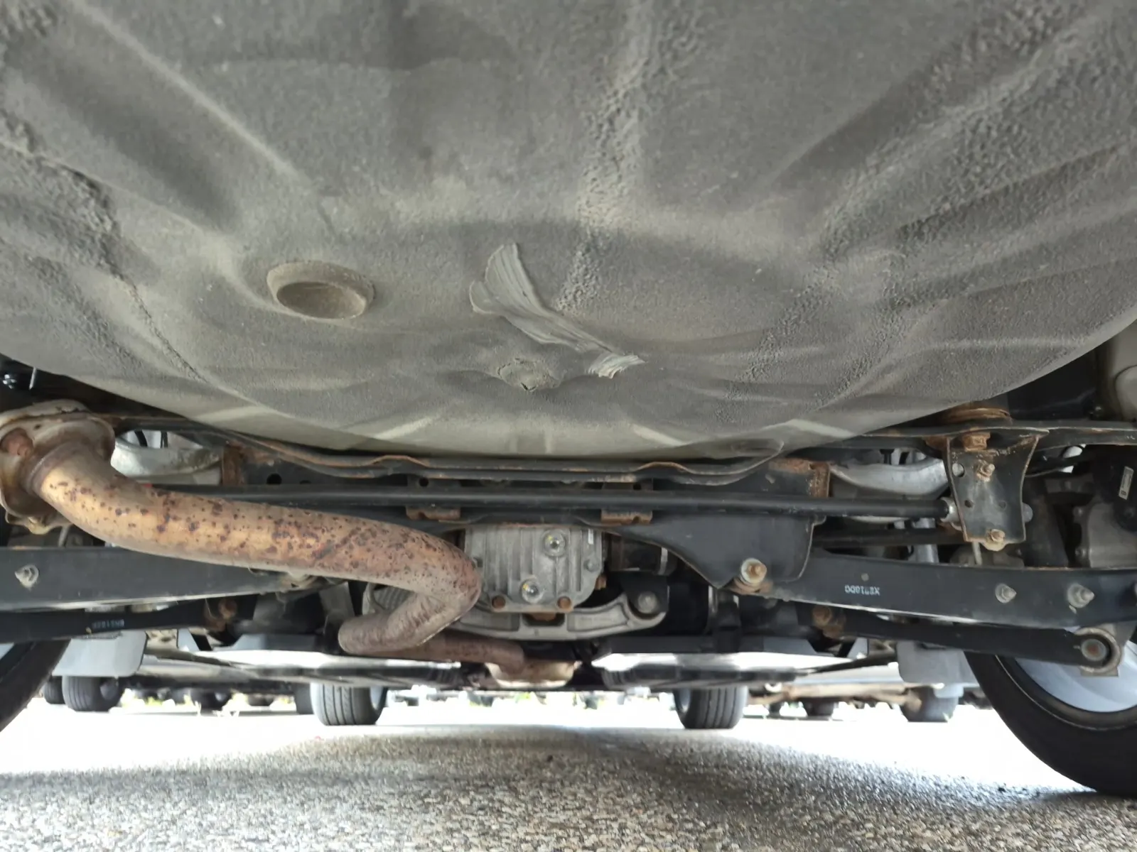 Undercarriage - Rear Photo