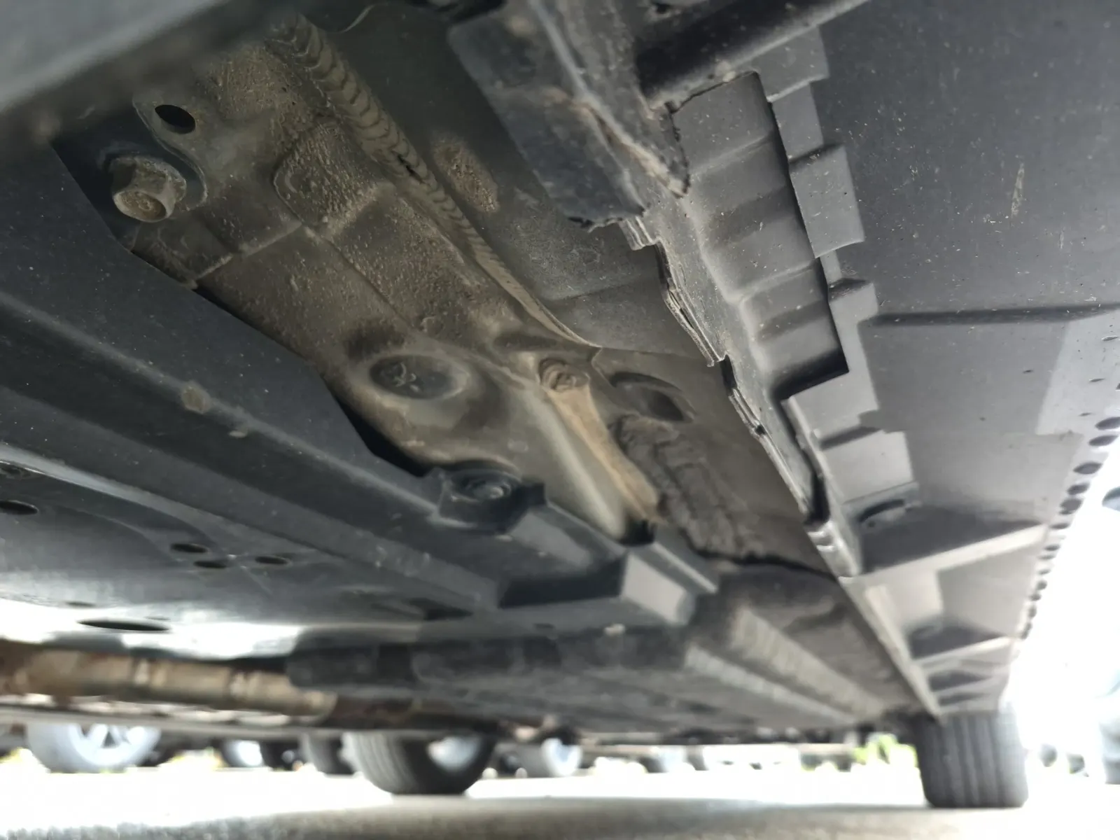 Undercarriage - Passenger Photo