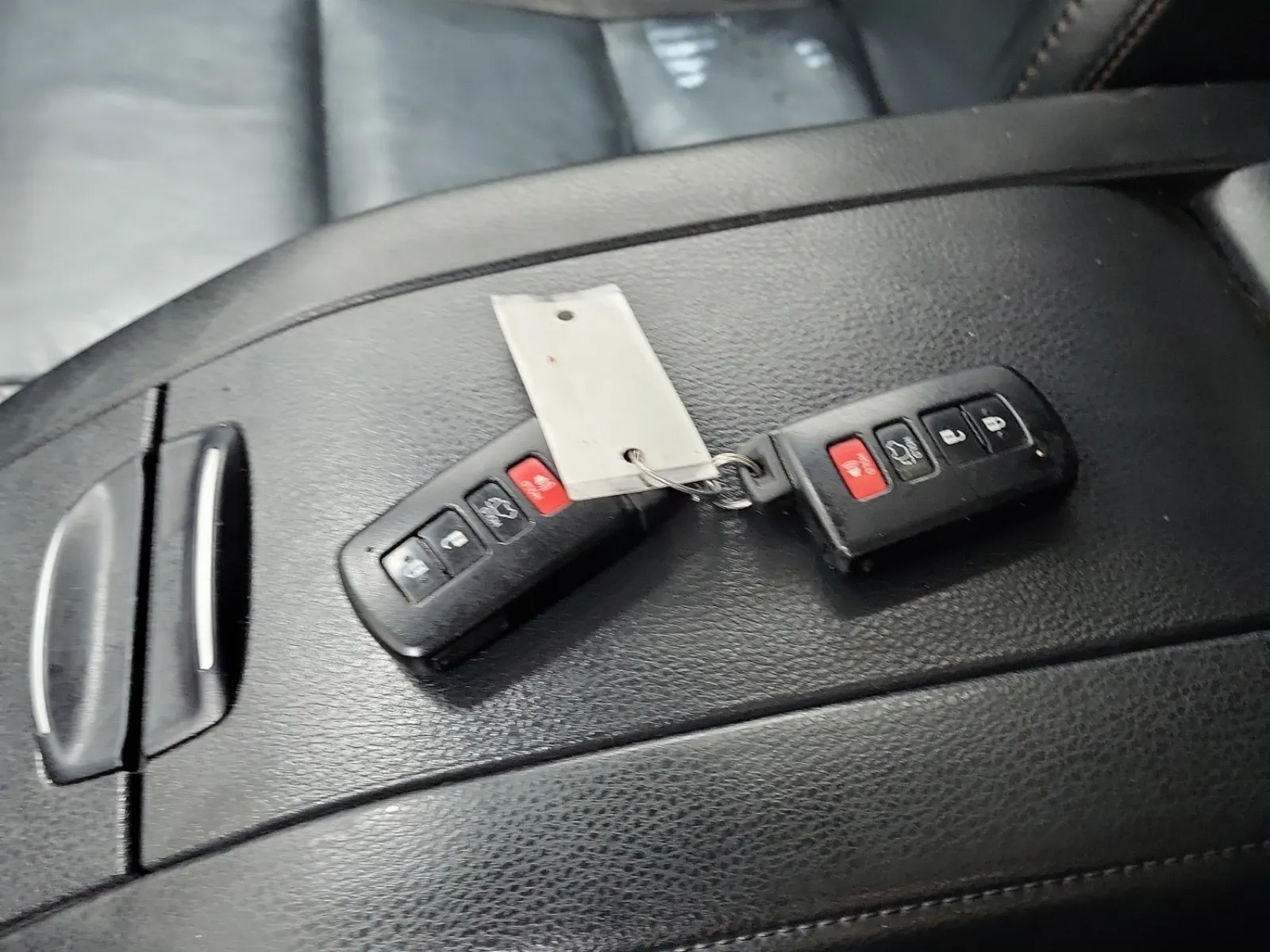 Keys/Fobs/Manual Photo