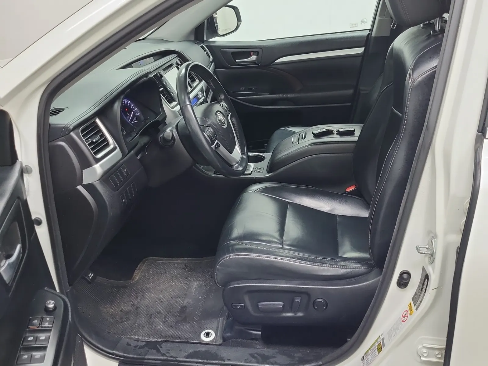 Front Interior Photo