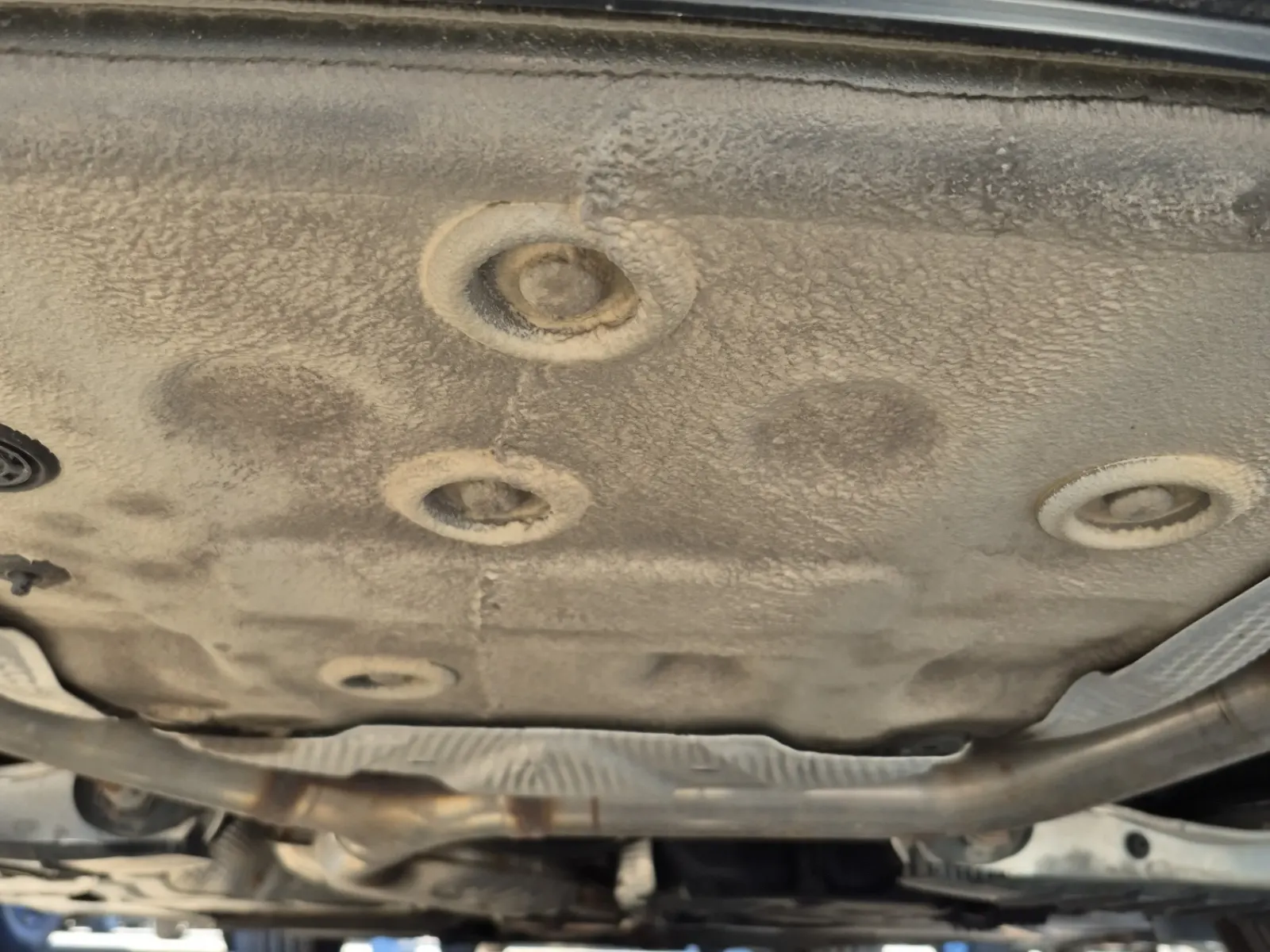 Undercarriage - Rear Photo
