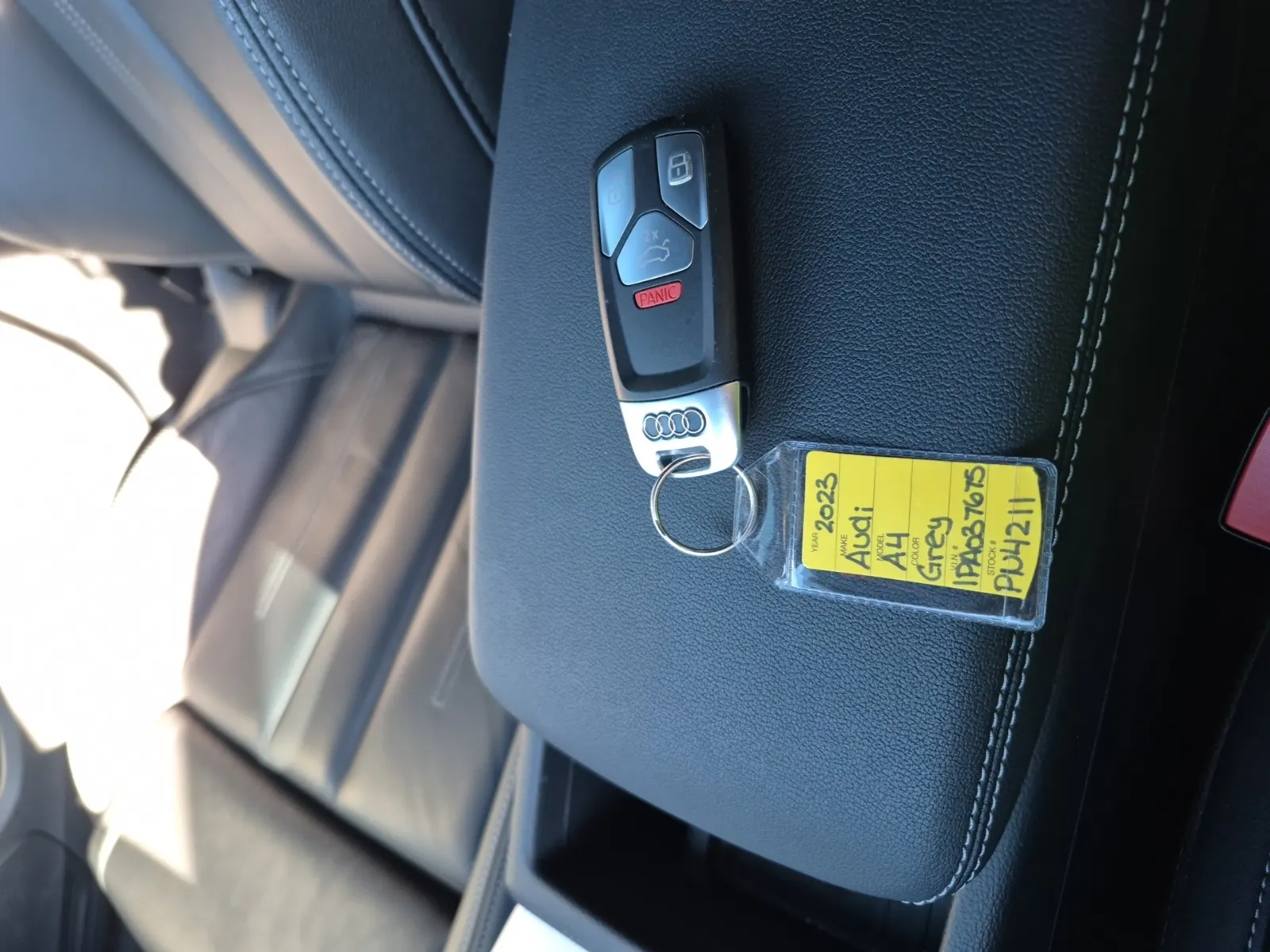 Keys/Fobs/Manual Photo