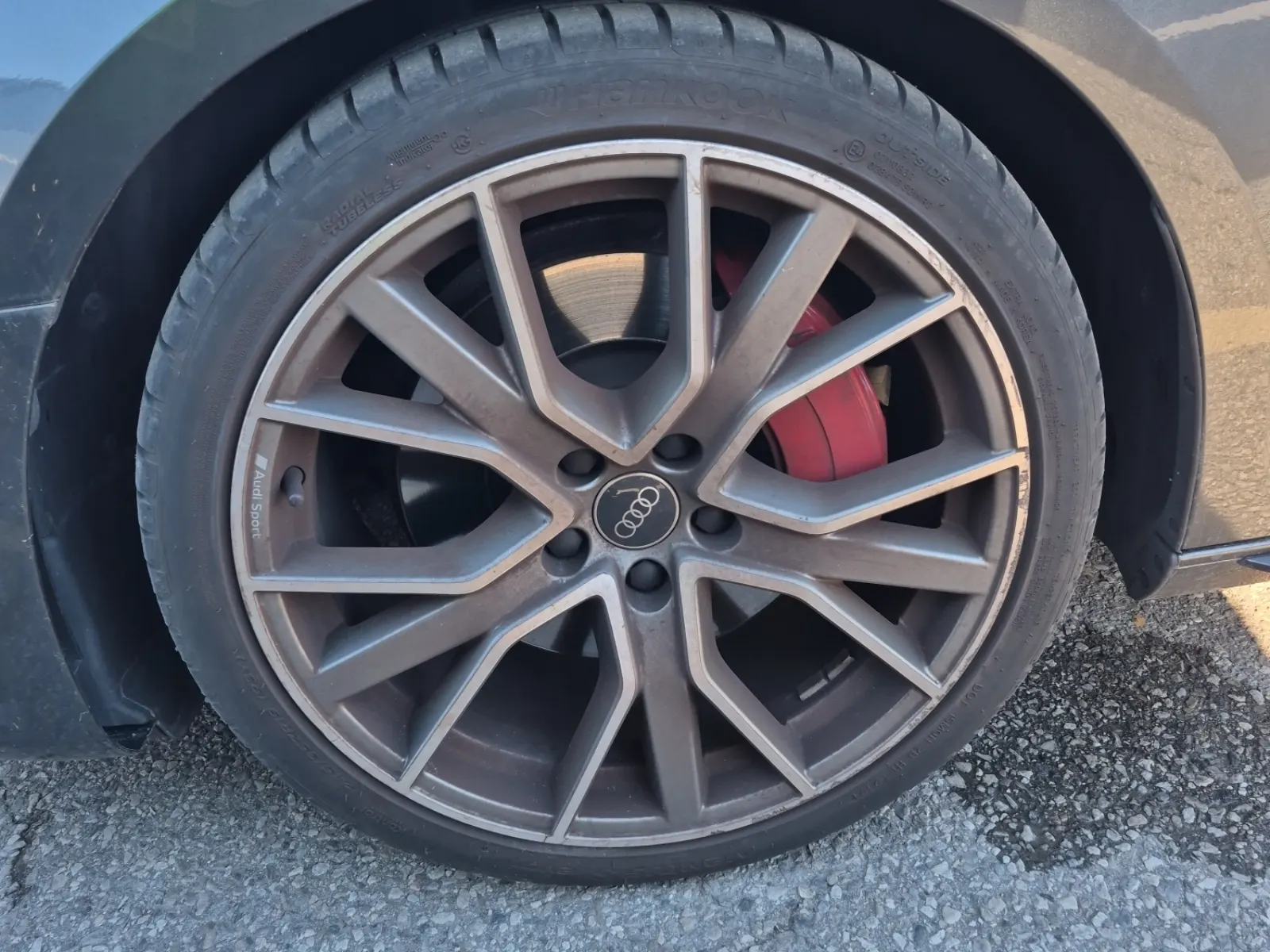 Front driver wheel/tire photo
