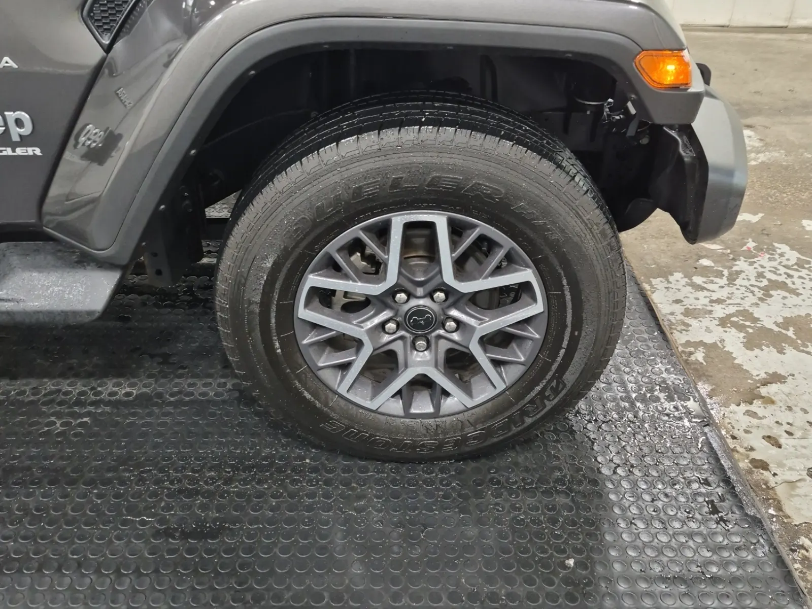 Right Front Wheel/Tire Photo