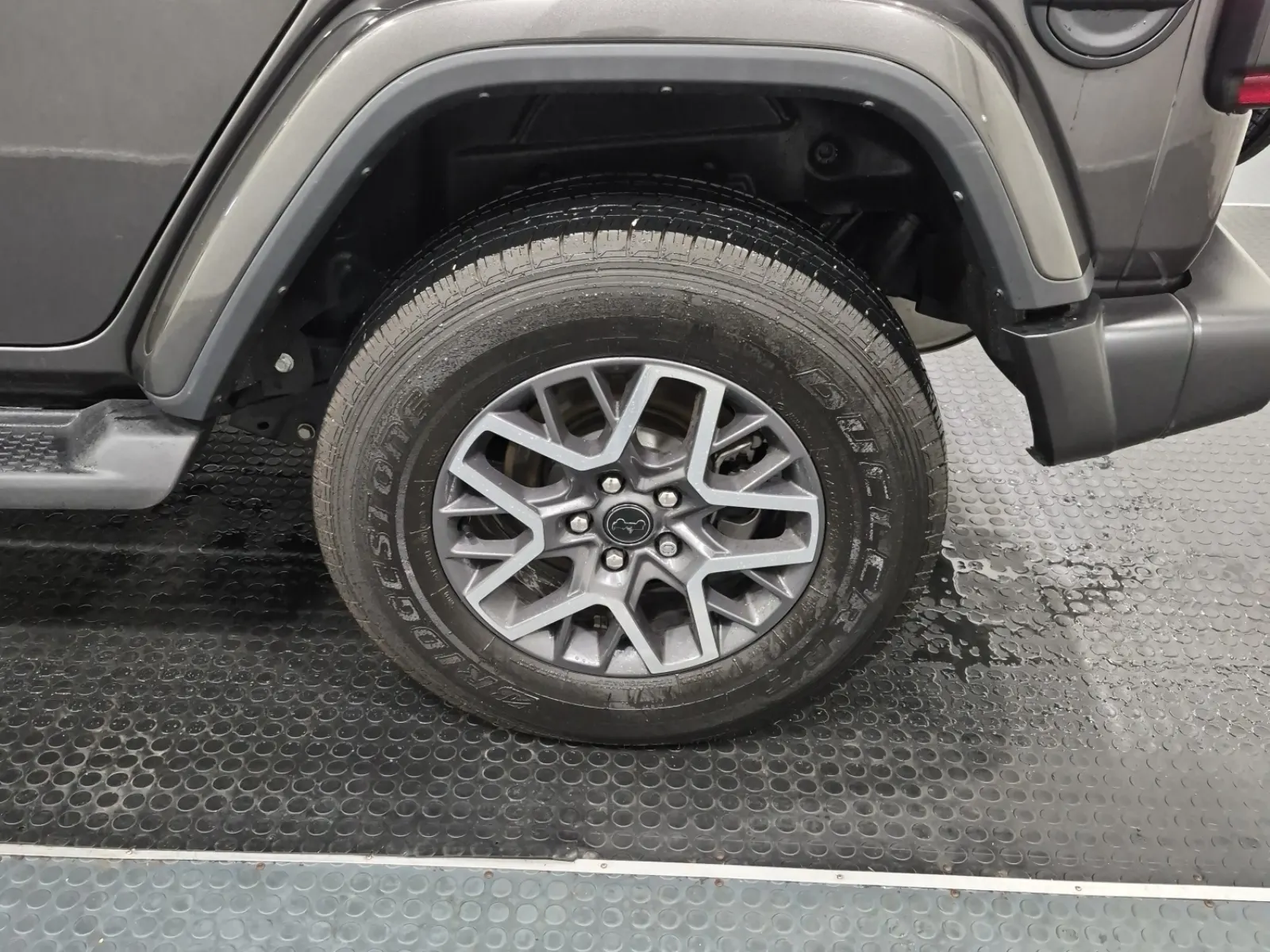 Left Rear Wheel/Tire Photo