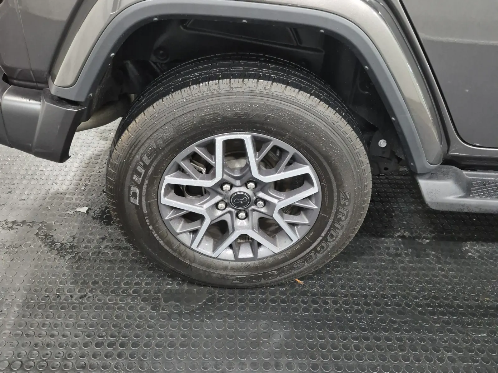 Right Rear Wheel/Tire Photo
