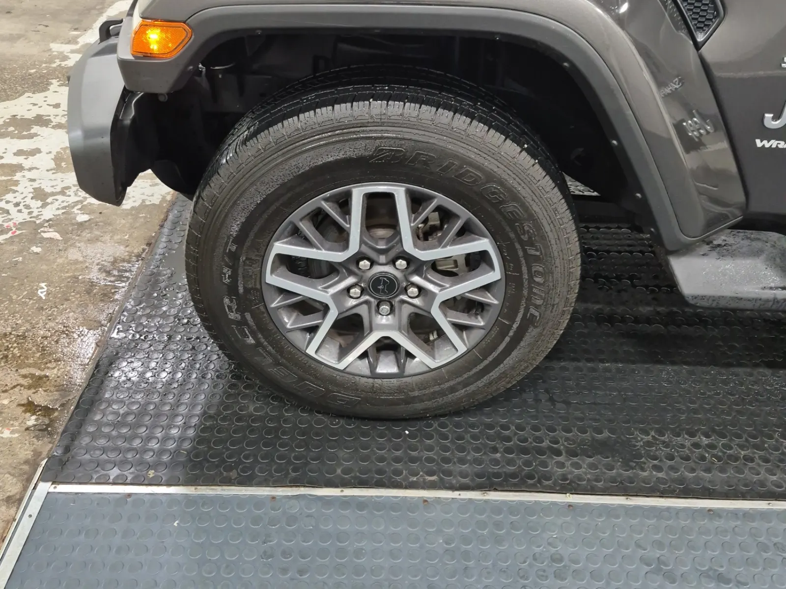 Front driver wheel/tire photo