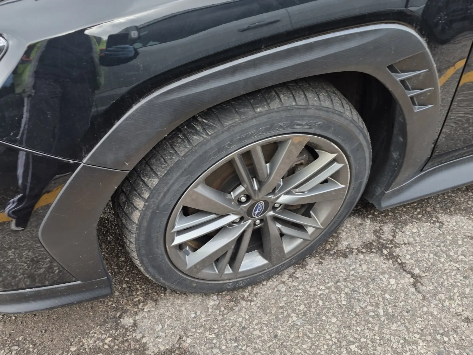 Front driver wheel/tire photo