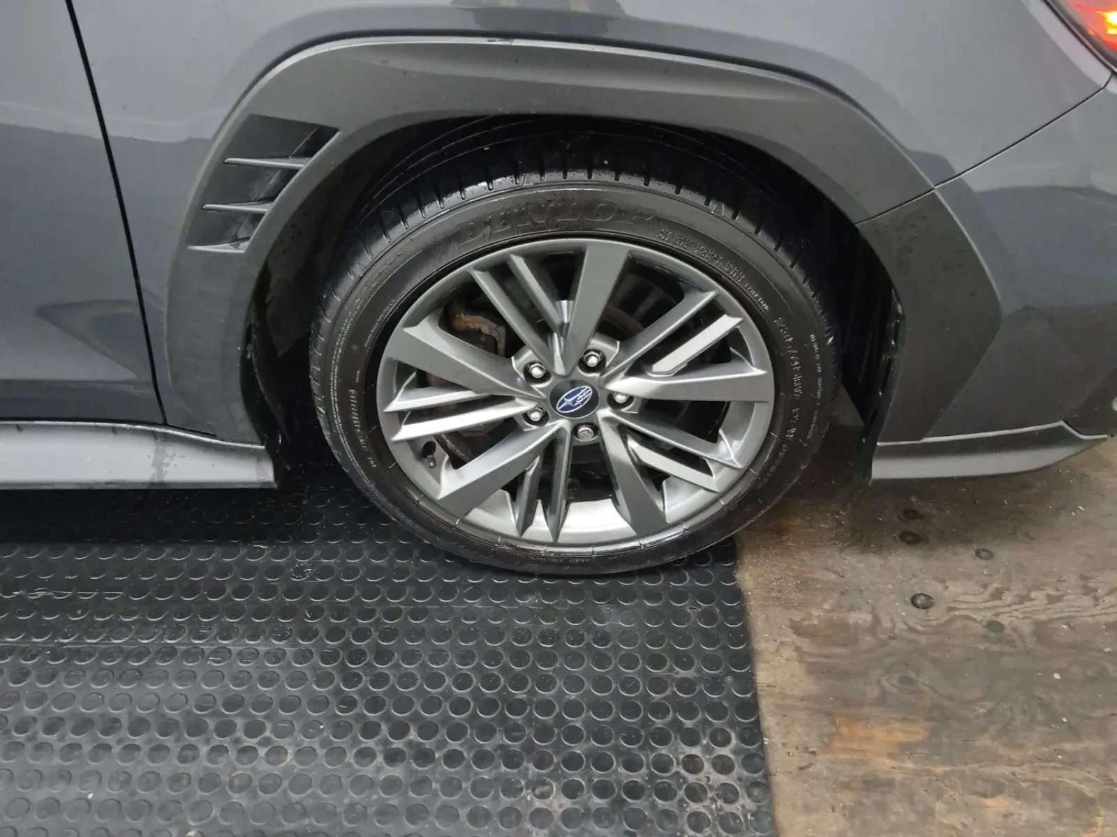 Right Front Wheel/Tire Photo