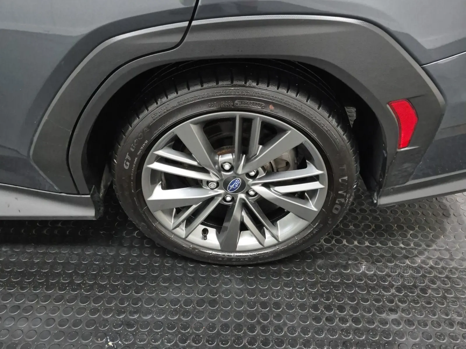 Left Rear Wheel/Tire Photo