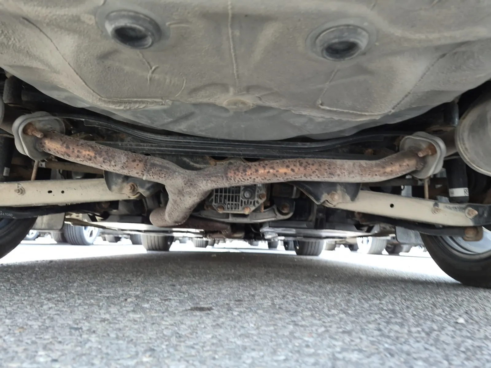 Undercarriage - Rear Photo