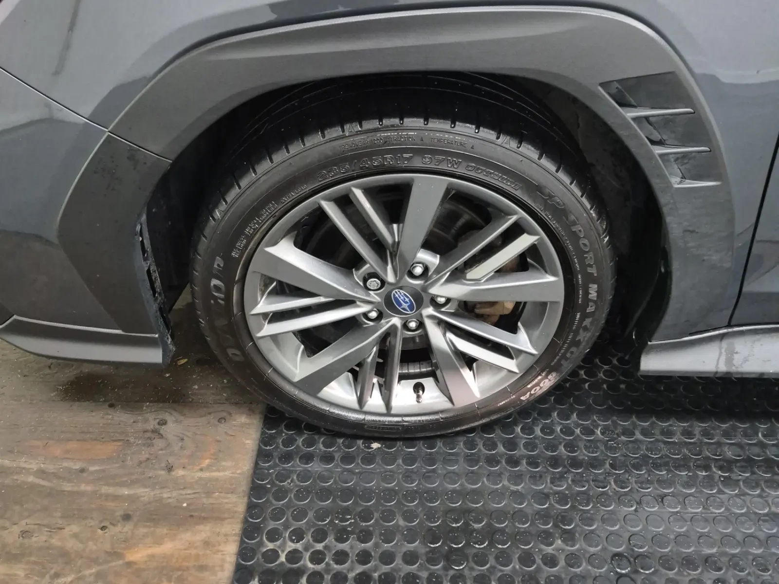 Front driver wheel/tire photo